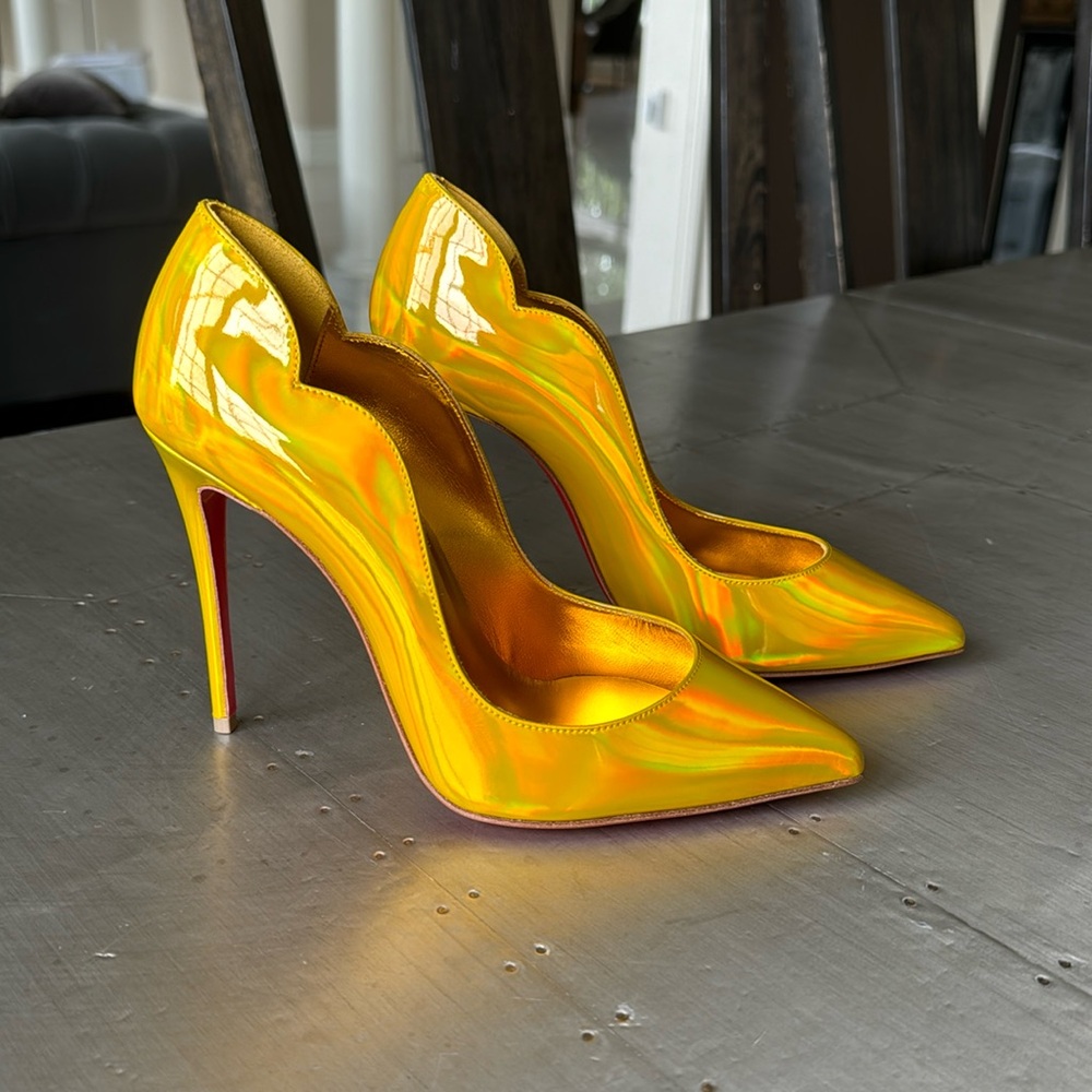 Christian Louboutin hot chick 100mm patent yellow metallic psychic sz 37 gold